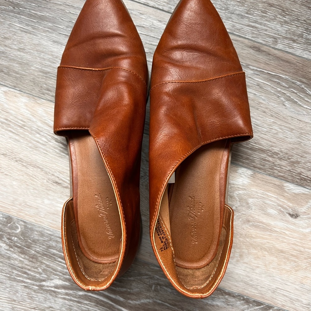 Universal Thread Tan Leather Flats